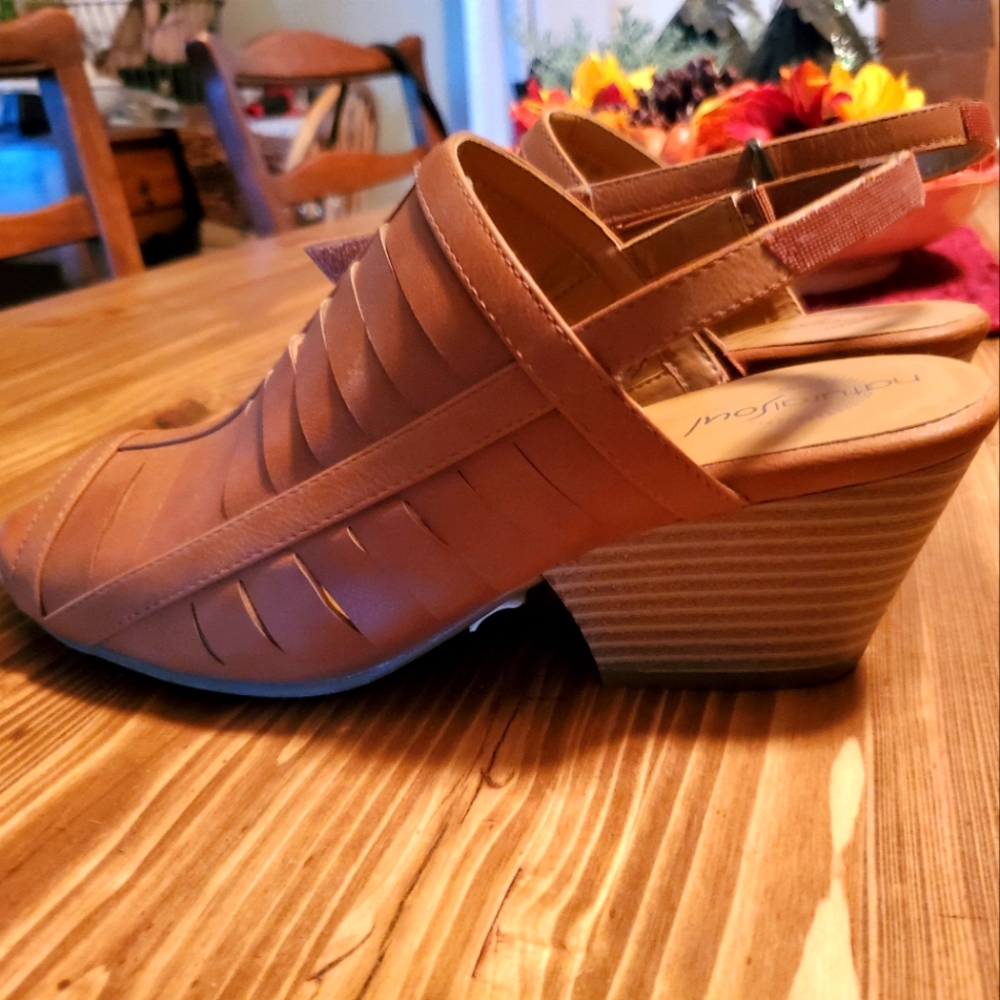 Women's size 9 shoe